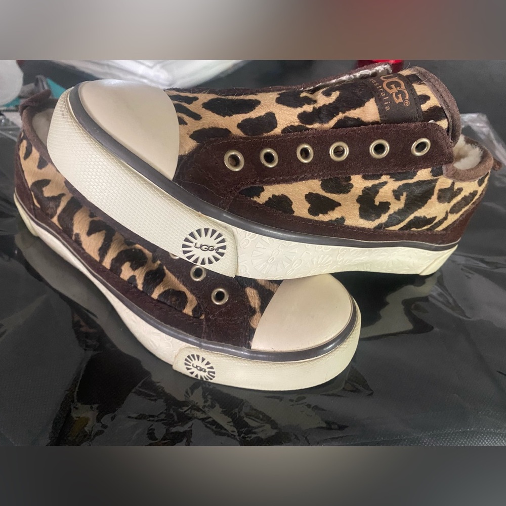 UGG NWOT Laela Slip on Fur Sneakers size 5.5